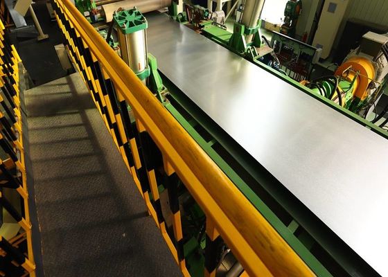 comprar Bobina de acero Galvalume prepintada JIS G3321 DX51D AZ50 con lentejuela regular para aplicaciones de techos y electrodomésticos online manufacture